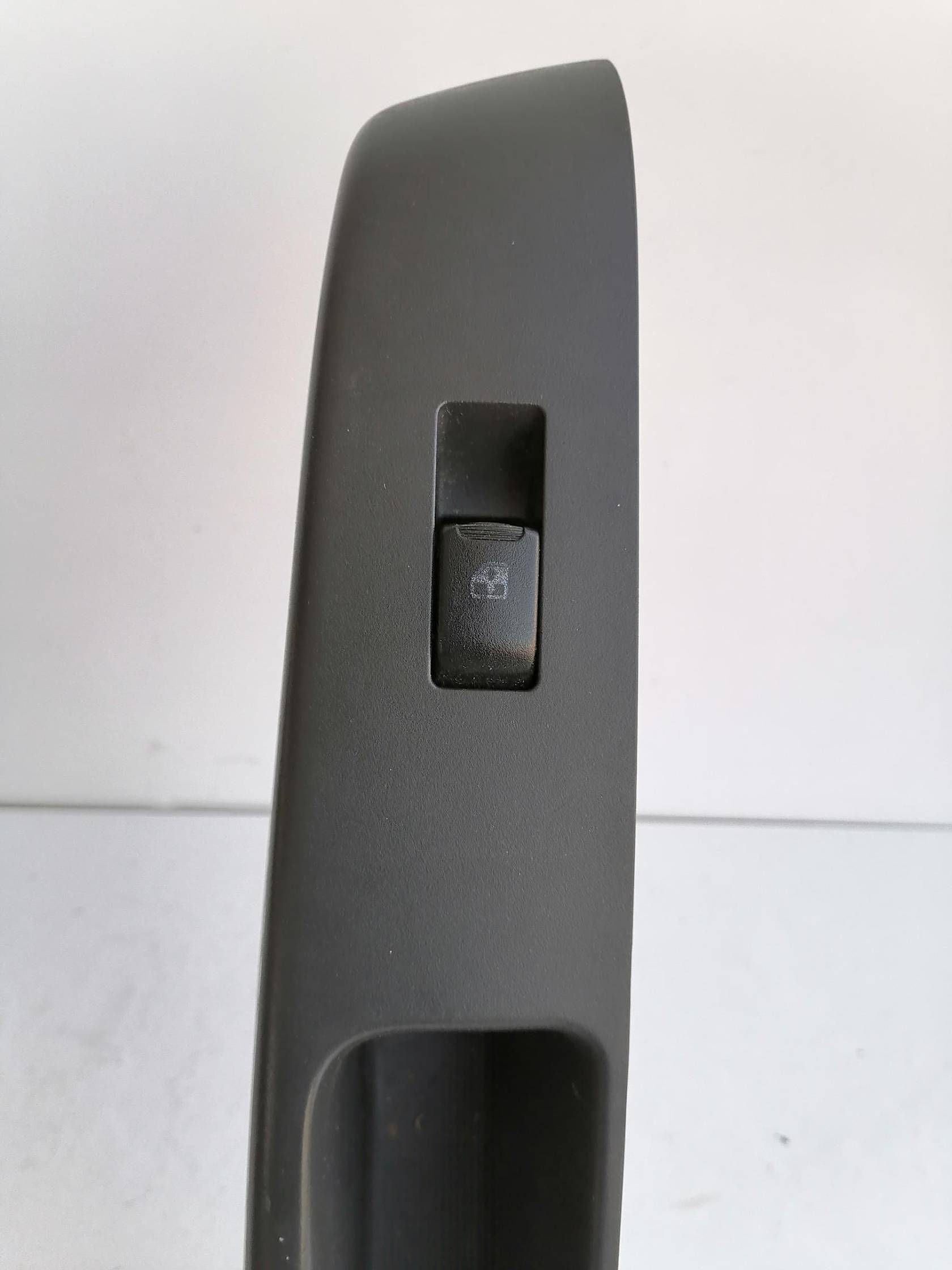 Interruttore alzacristalli porta ant.